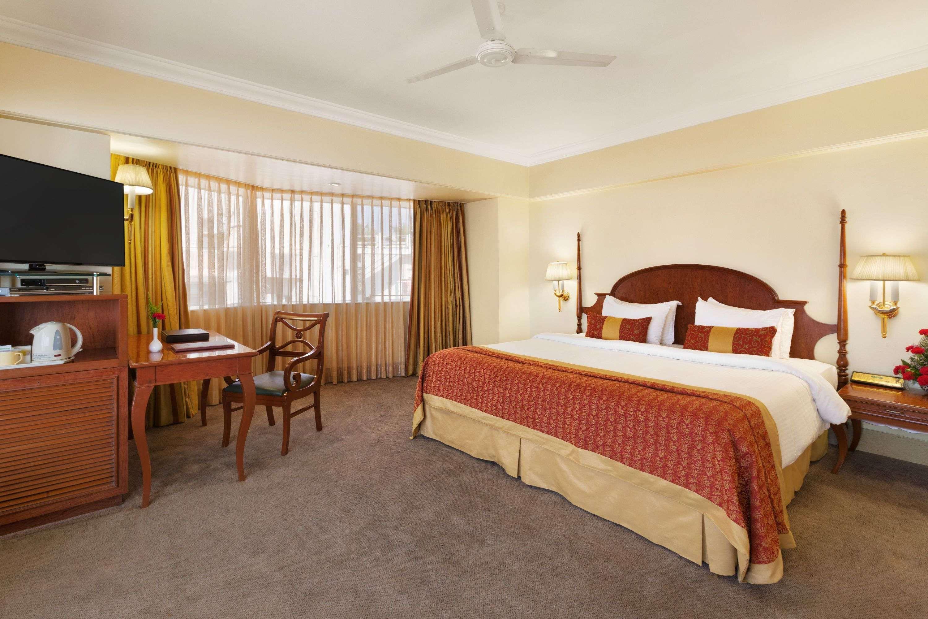 Hotel Ramada Plaza By Wyndham Palm Grove Bombay Exterior foto A room at the hotel
