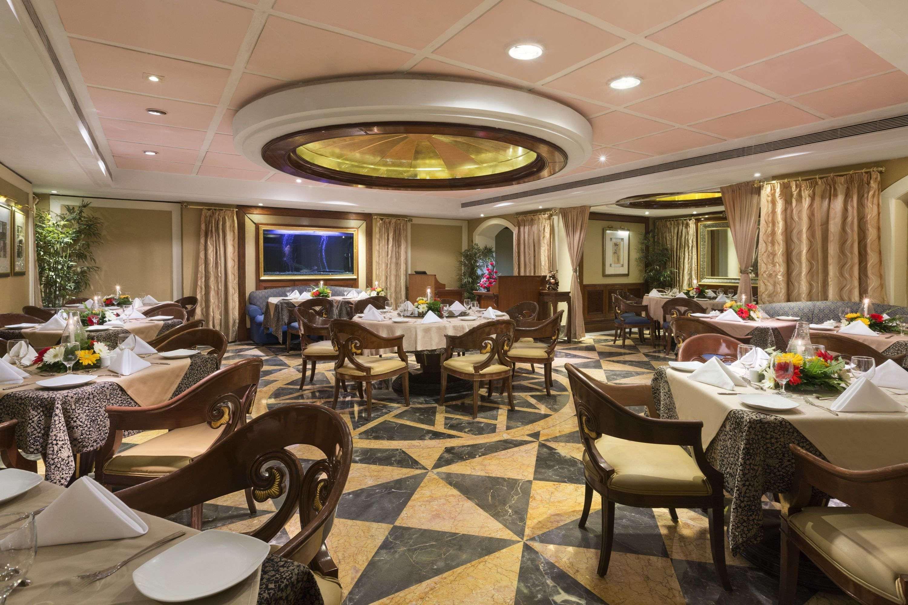 Hotel Ramada Plaza By Wyndham Palm Grove Bombay Exterior foto The restaurant