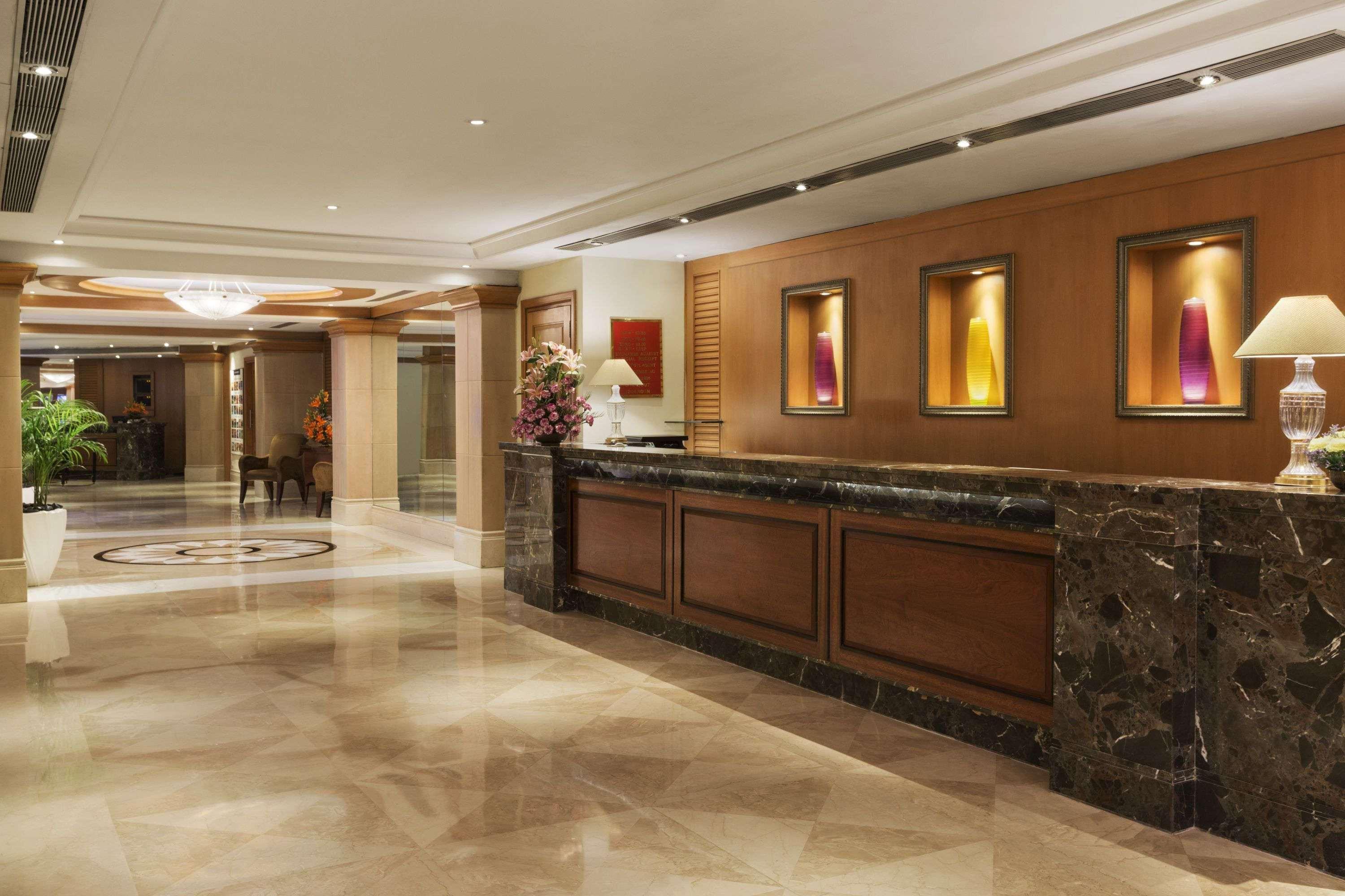 Hotel Ramada Plaza By Wyndham Palm Grove Bombay Exterior foto The lobby of the hotel