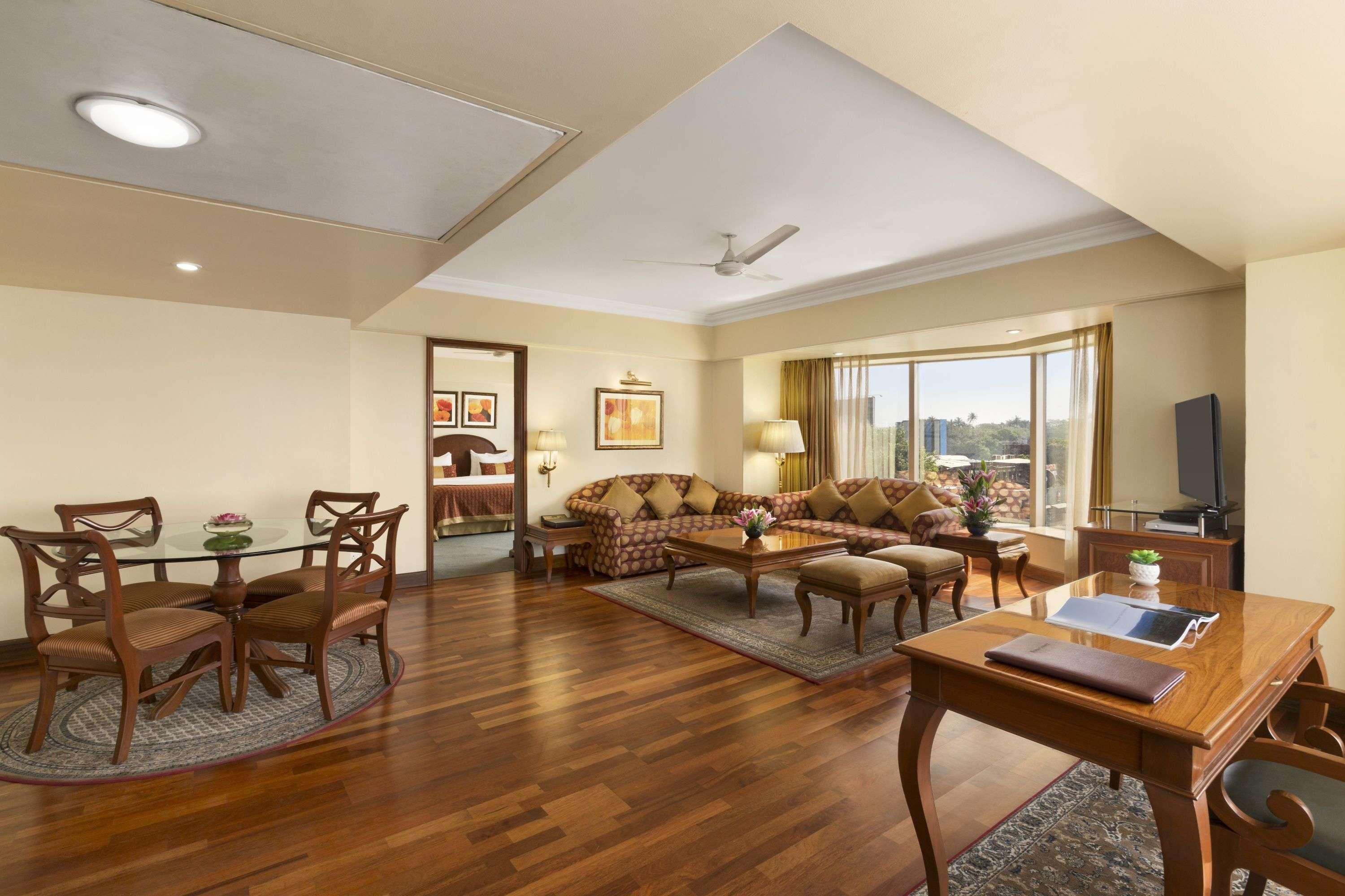 Hotel Ramada Plaza By Wyndham Palm Grove Bombay Exterior foto Suite at the Taj Bengal