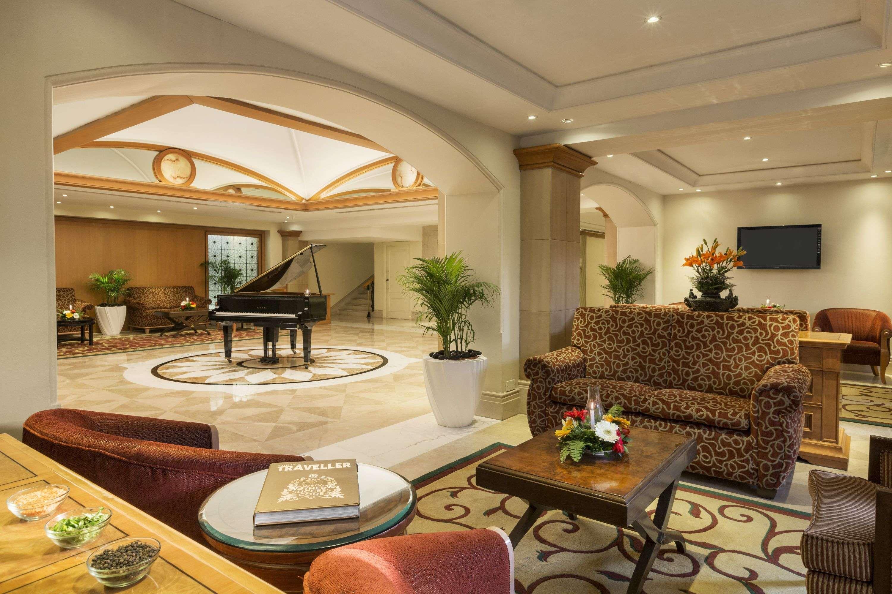 Hotel Ramada Plaza By Wyndham Palm Grove Bombay Exterior foto Lobby