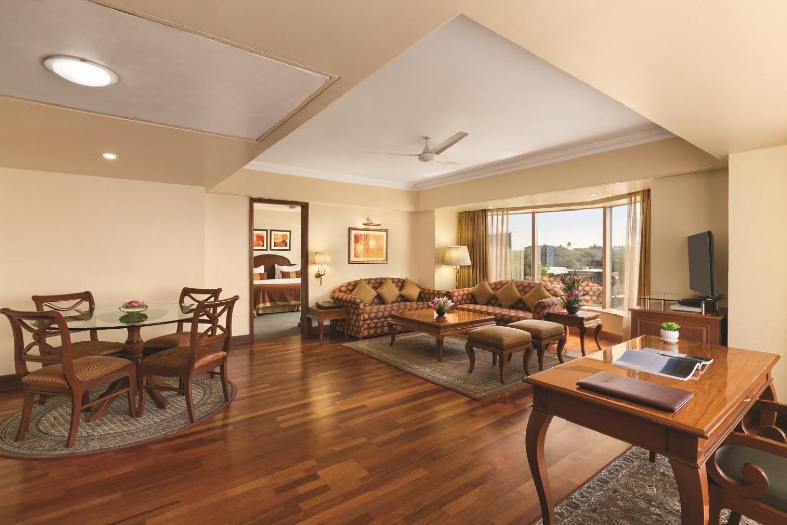 Hotel Ramada Plaza By Wyndham Palm Grove Bombay Exterior foto