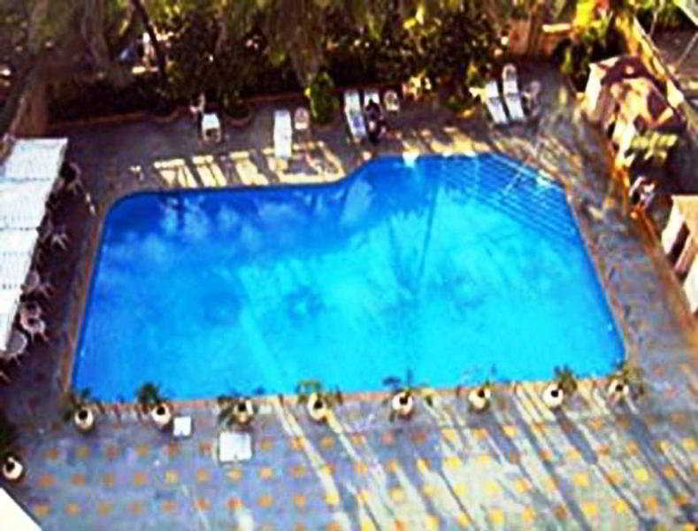 Hotel Ramada Plaza By Wyndham Palm Grove Bombay Facilidades foto The pool at the Beverly Hills Hotel