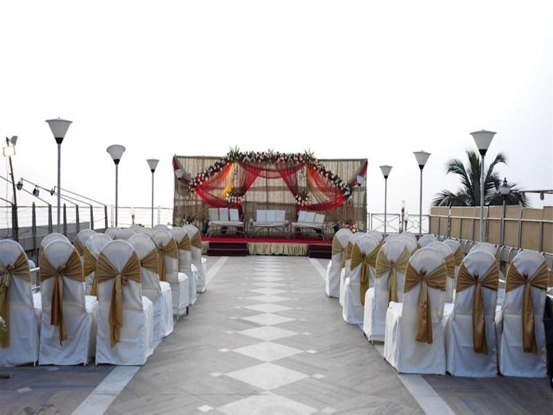 Hotel Ramada Plaza By Wyndham Palm Grove Bombay Exterior foto A wedding in India